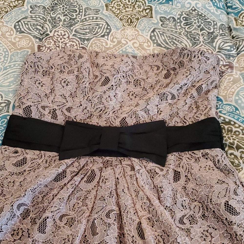 Lace cocktail dress with pockets